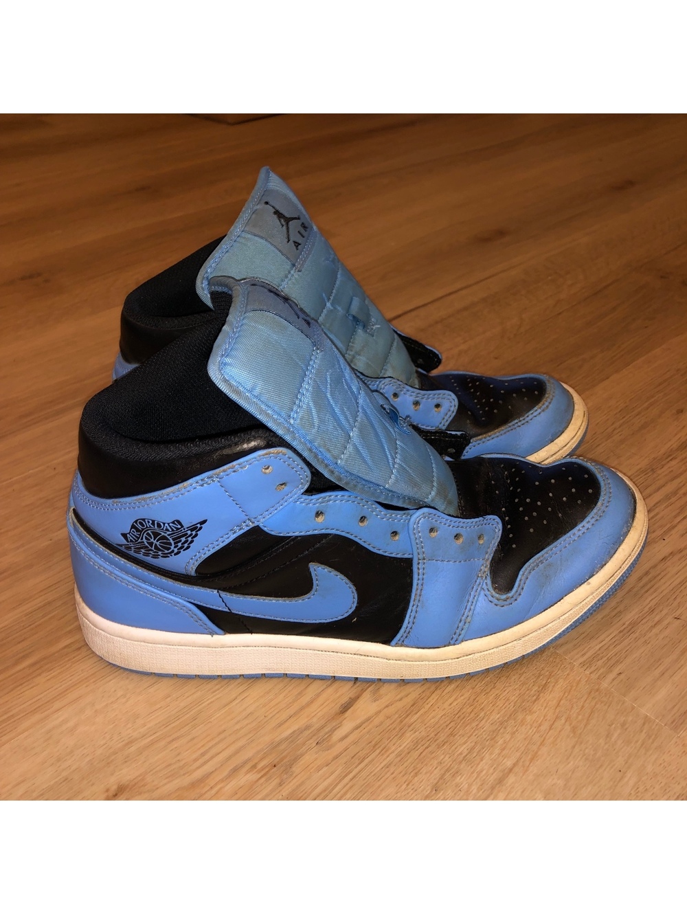 NIKE AIR JORDAN 1 MID UNIVERSITY CAROLINA BLUE BLACK RETRO MENS SIZE 8